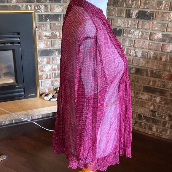 CHICOS (?) vibrant and sheer top with mandarin collar. No tags - believe size XL - Picture 5 of 7